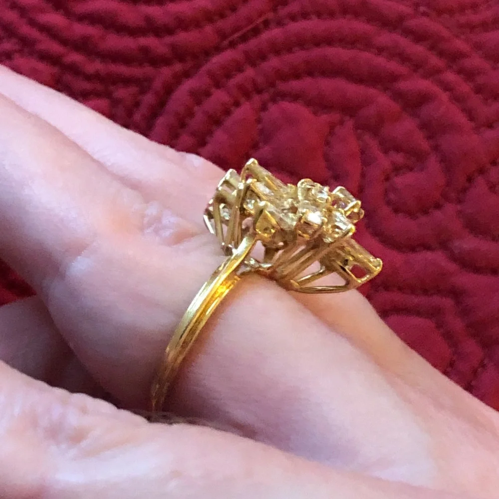 Vintage 18K Yellow Gold Diamond Cluster Cocktail Ring Around Size 6
